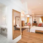 Chateau Gassies Holiday home Latresne